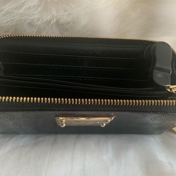 Michael Kors Wallet - Picture 2 of 2